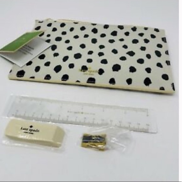 Kate Spade ♠️ Animal Print Pouch - NWT - Picture 4 of 9